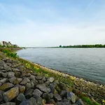 Rheinpark Rheinblick, Balkon & Parkplatz Эммерих